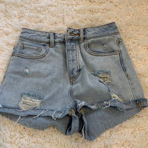 BRANDY MELVILLE DISTRESSED SHORTS (size 25)